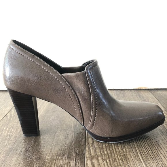 Naturalizer Yvonne Booties in Taupe - Picture 4 of 8